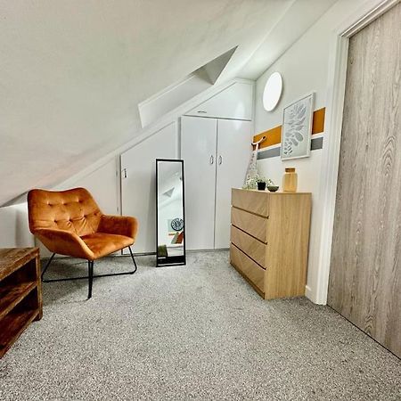 Stylish One Bedroom & A Sofa Bed Кардифф Экстерьер фото